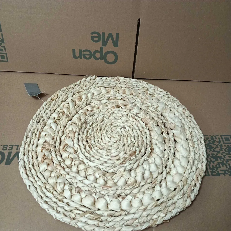 BOX OF APPROX 36 GISELA GRAHAM LONDON DECORATIVE PLACEMATS