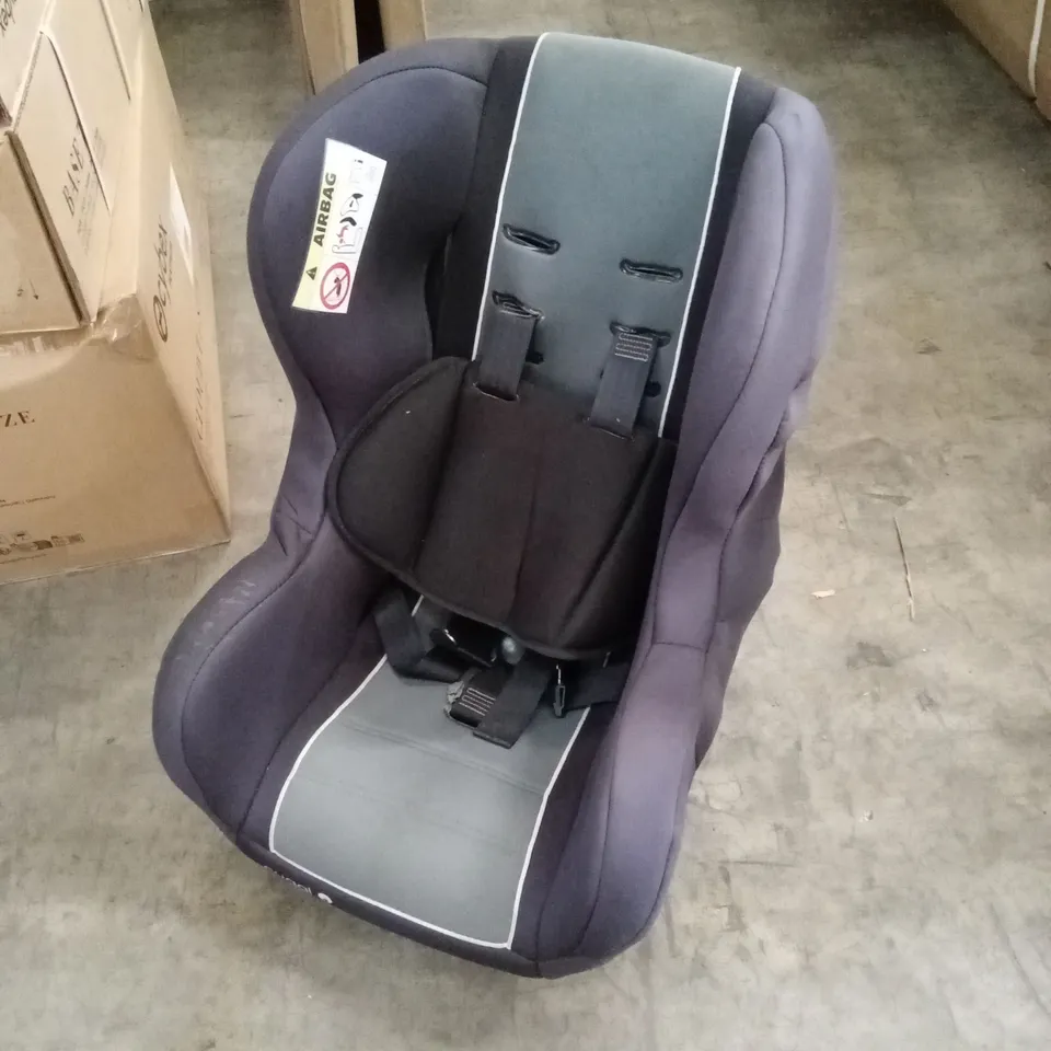 CUGGI CAR SEAT AND BASE