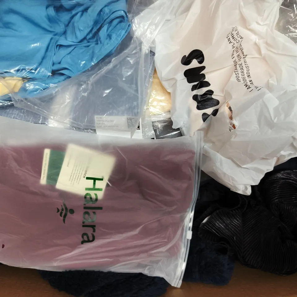 APPROXIMATELY 20 ASSORTED CLOTHING AND FASHION PRODUCTS IN VARIOUS STYLES AND SIZES - COLLECTION ONLY
