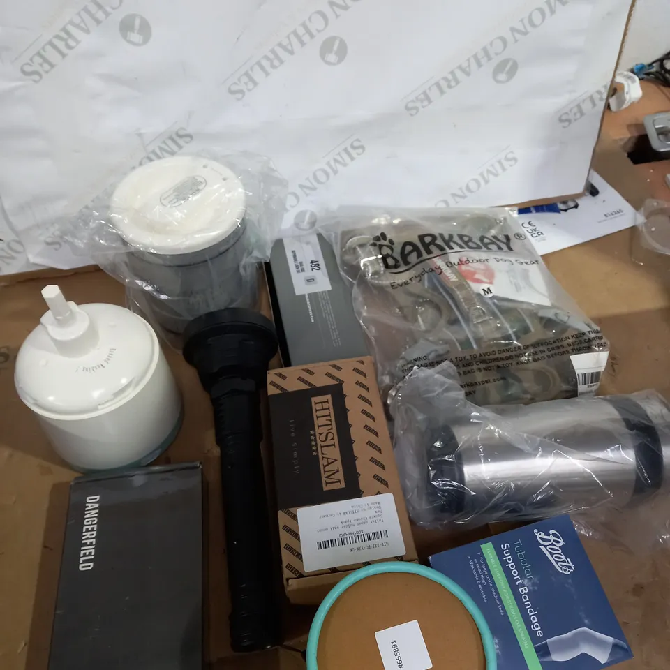 LOT OF ASSORTED HOUSEHOLD ITEMS 