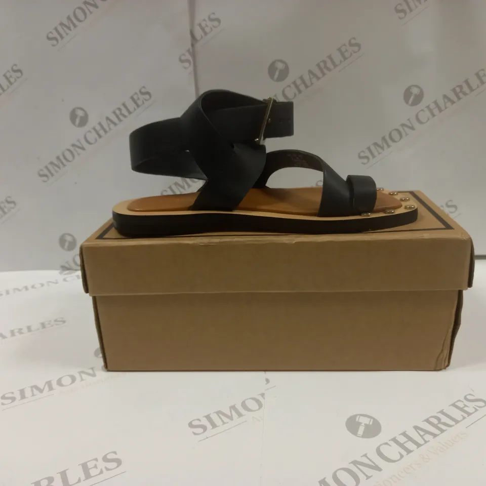 BOXED PAIR OF ASOS TOE LOOP FLAT SHOES UK SIZE 5 