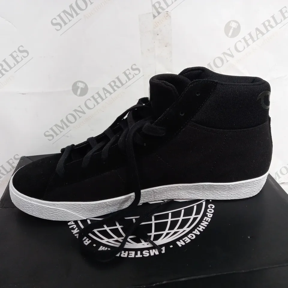 BOXED PAIR OF NO FEAR BLACK SHOES SIZE 11