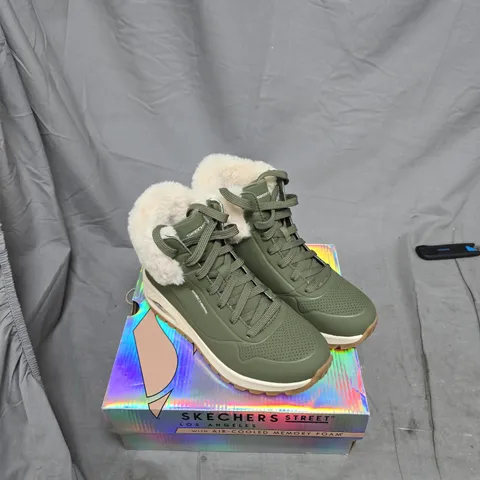 SKECHERS STREET LOS ANGELES BOOTS – OLIVE GREEN, FUR-LINED UK 4.5