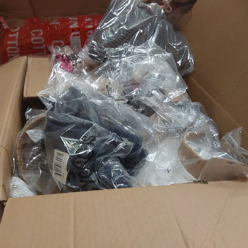 PALLET CONTAINING A LARGE QUANTITY OF BRAND NEW PRODUCTS INCLUDING: ASSORTED CLOTHING, SWEATSHIRTS, CAPS, SHIRTS, JACKETS ECT