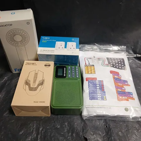 TOTE OF APPROX 10 ASSORTED ITEMS TO INCLUDE HANDHELD FAN, MOUSE AND SMART WIFI PLUGS