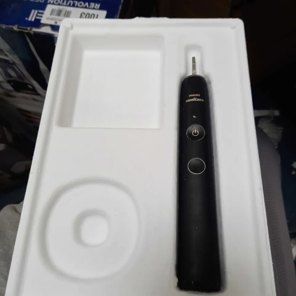 PHILIPS SONICARE DIAMONDCLEAN ELECTRIC TOOTHBRUSH