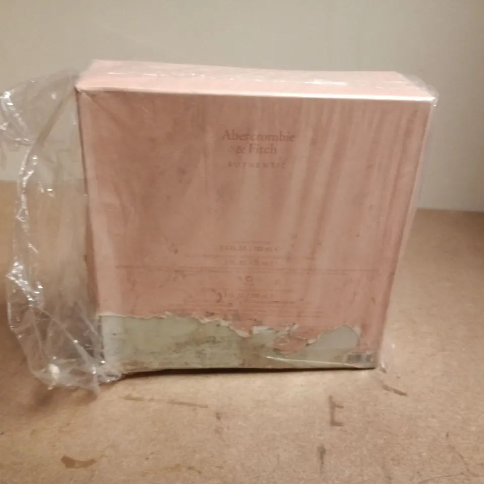 ABERCROMBIE & FITCH AUTHENTIC GIFT SET – PINK BOX