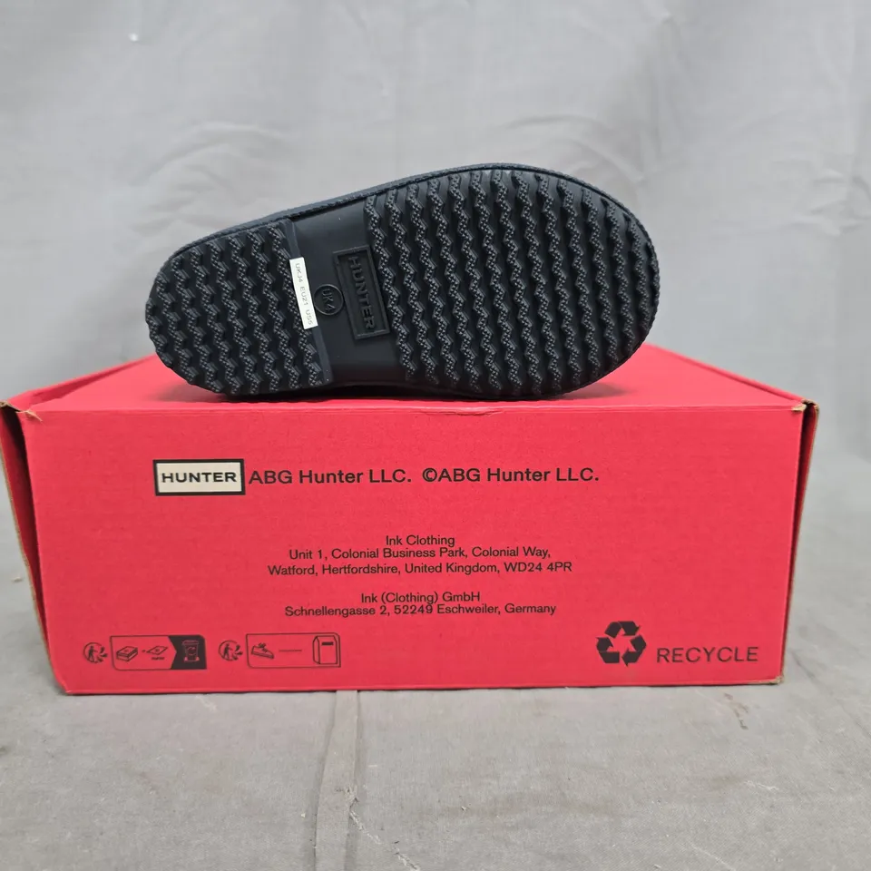 BOXED PAIR OF HUNTER KID'S WELLINGTON BOOTS IN NAVY SIZE UK J4