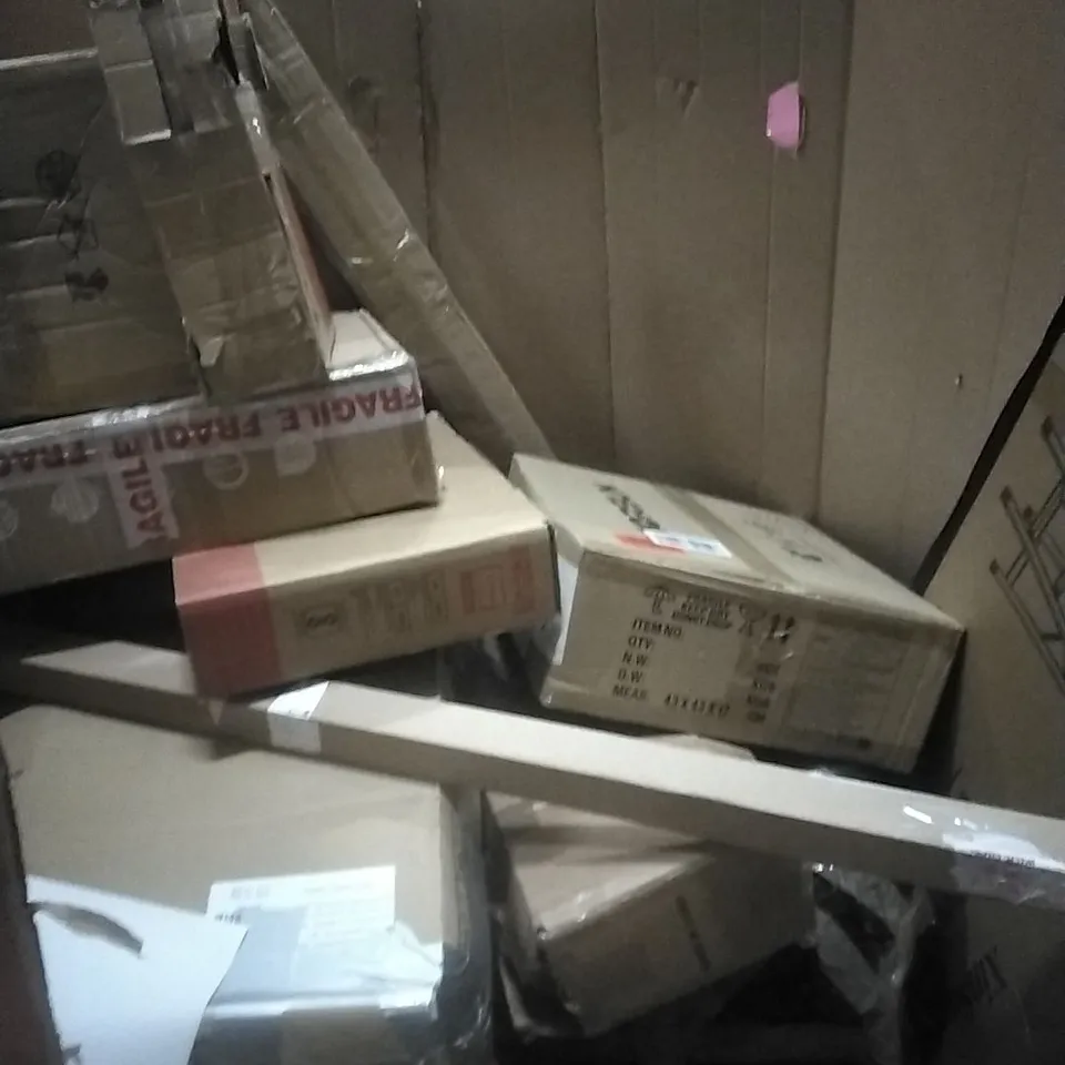 PALLET OF ASSORTED ITEMS TO INCLUDE; COAT HANGER, STURDY IT UP 2 WIRELESS TURNTABLE, ELECTRIC CAR CHARGER 