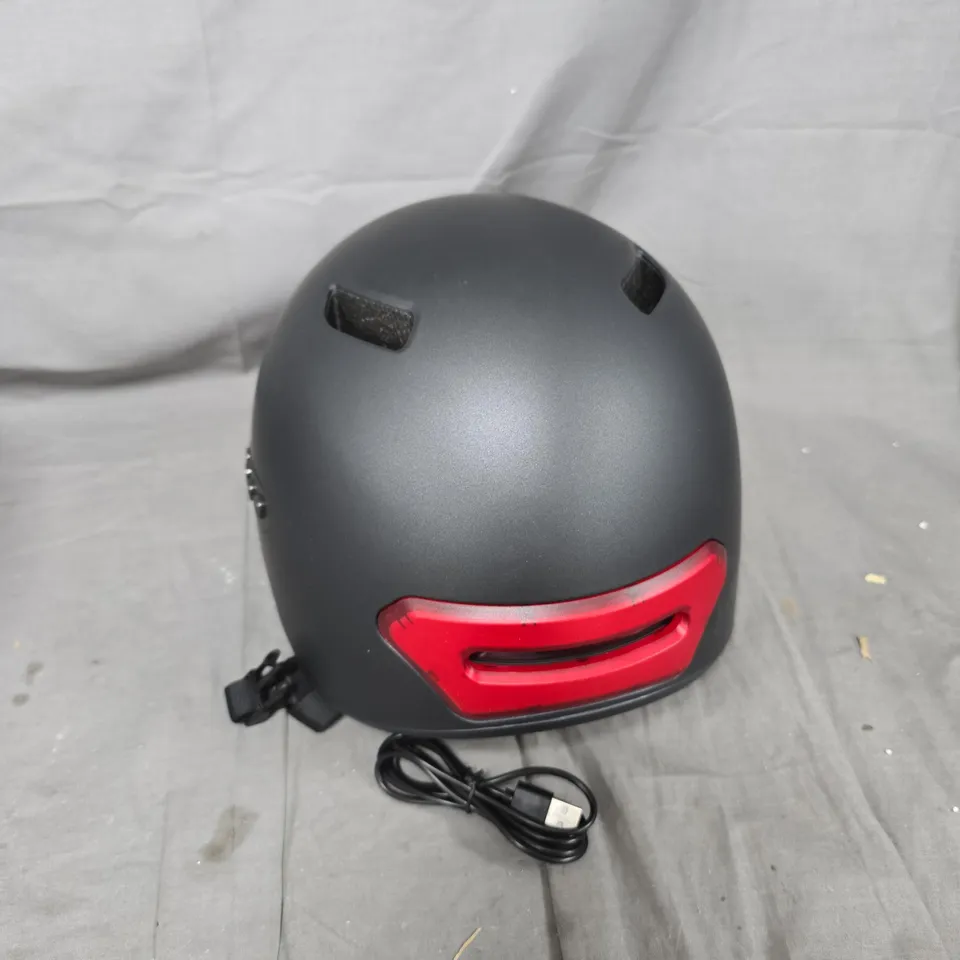 BOXED SMART HELMET FOR URBAN TRAFFIC IN BLACK