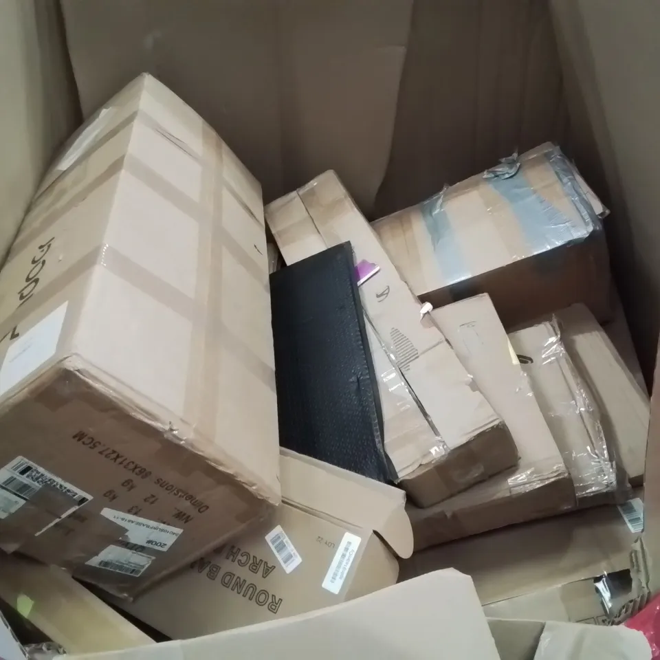 PALLET CONTAINING ASSORTED ITEMS TO INCLUDE: TV STANDS, PLAYPENS ECT