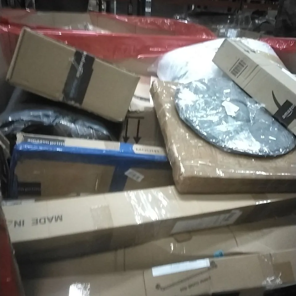 PALLET OF ASSORTED ITEMS INCLUDING; SHOWER SET, STORAGE BASKET 