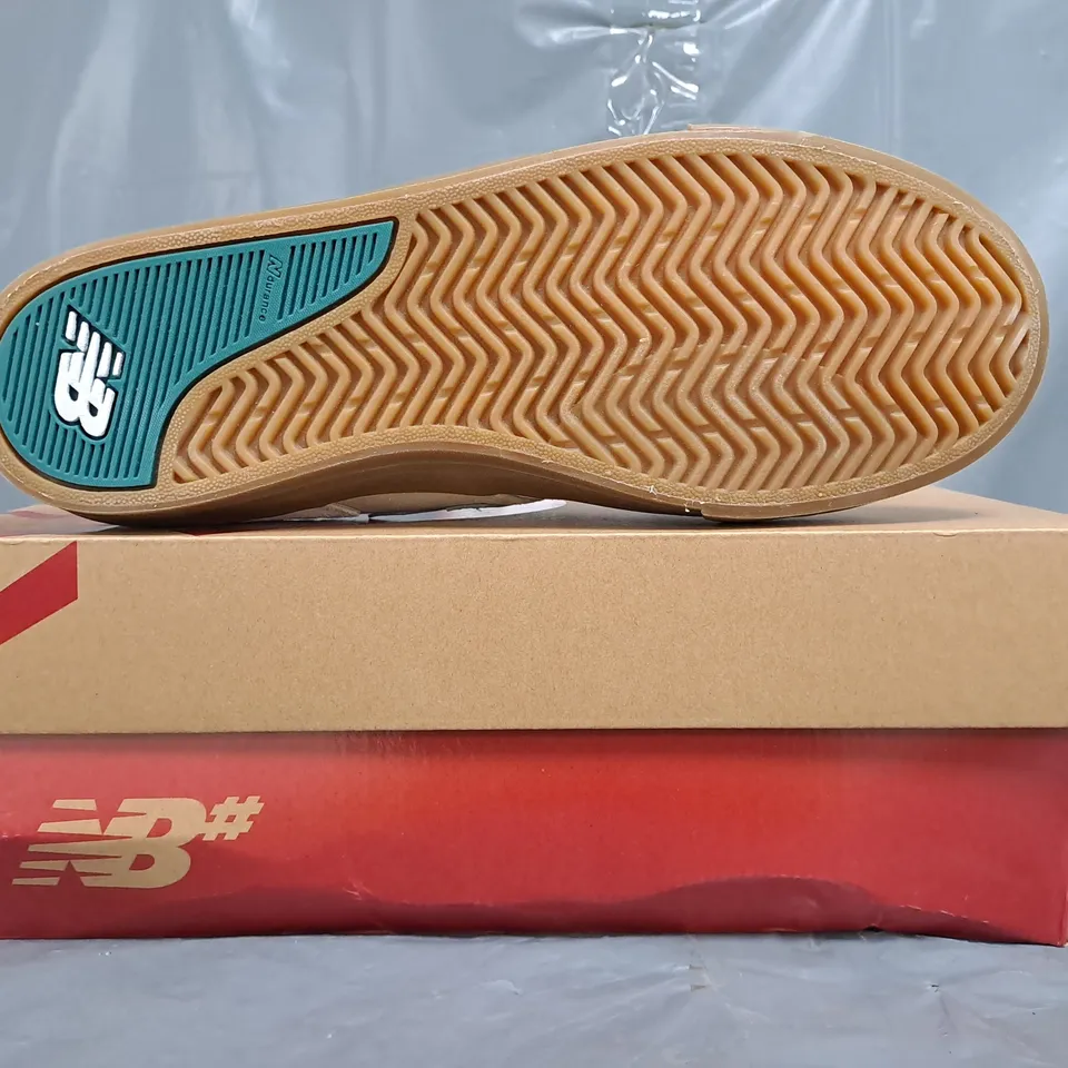 BOXED PAIR OF NEW BALANCE JAMIE FOY 306 SHOES IN OFF-WHITE/GREEN SIZE UK 11