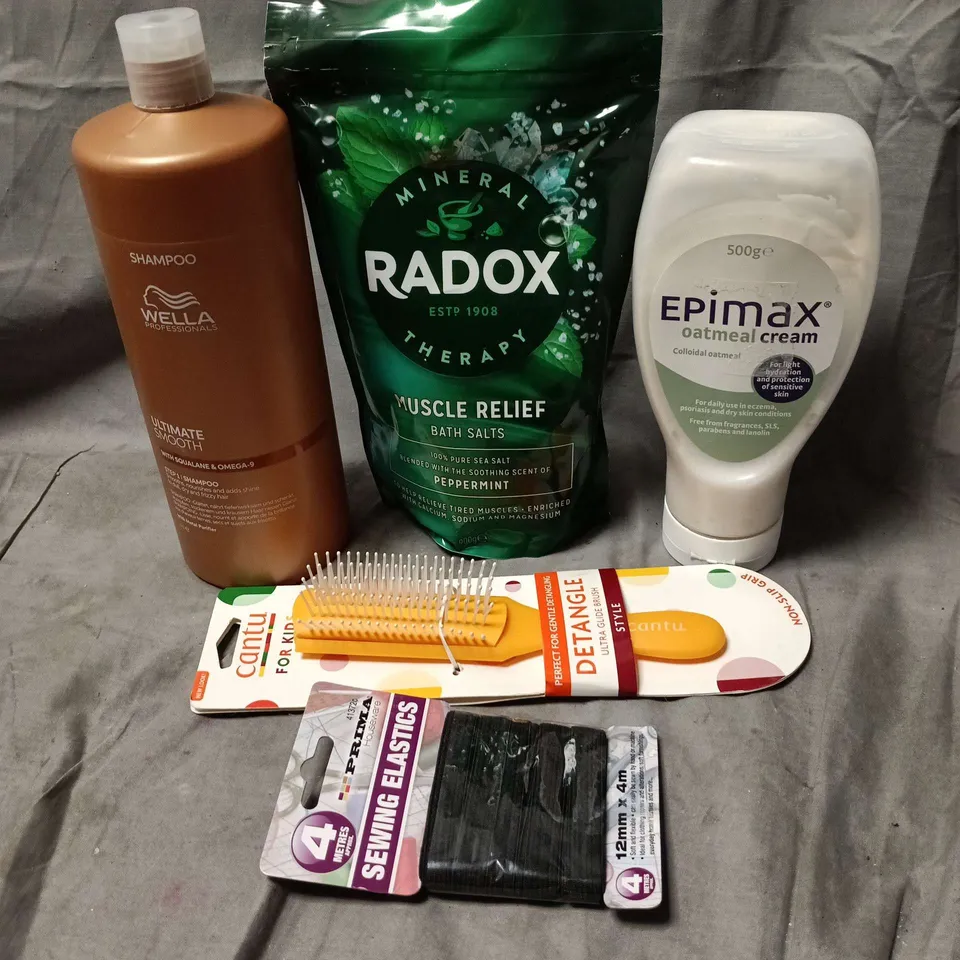 APPROXIMATELY 18 ASSORTED COSMETIC ITEMS TO INCLUDE RADOX, EPIMAX, DETANGLE BRUSH, SEWING ELASTICS, WELLA SHAMPOO ETC