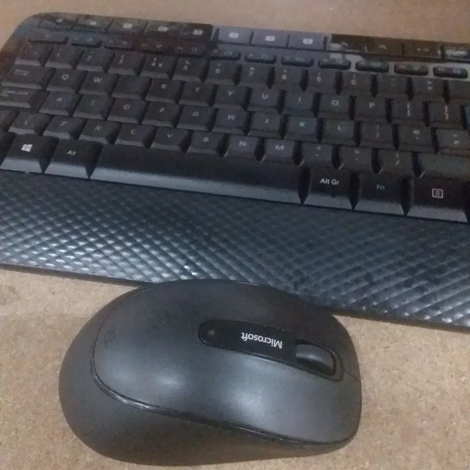 MICROSOFT WIRELESS 2000 DESKTOP - KEYBOARD AND MOUSE COMBO