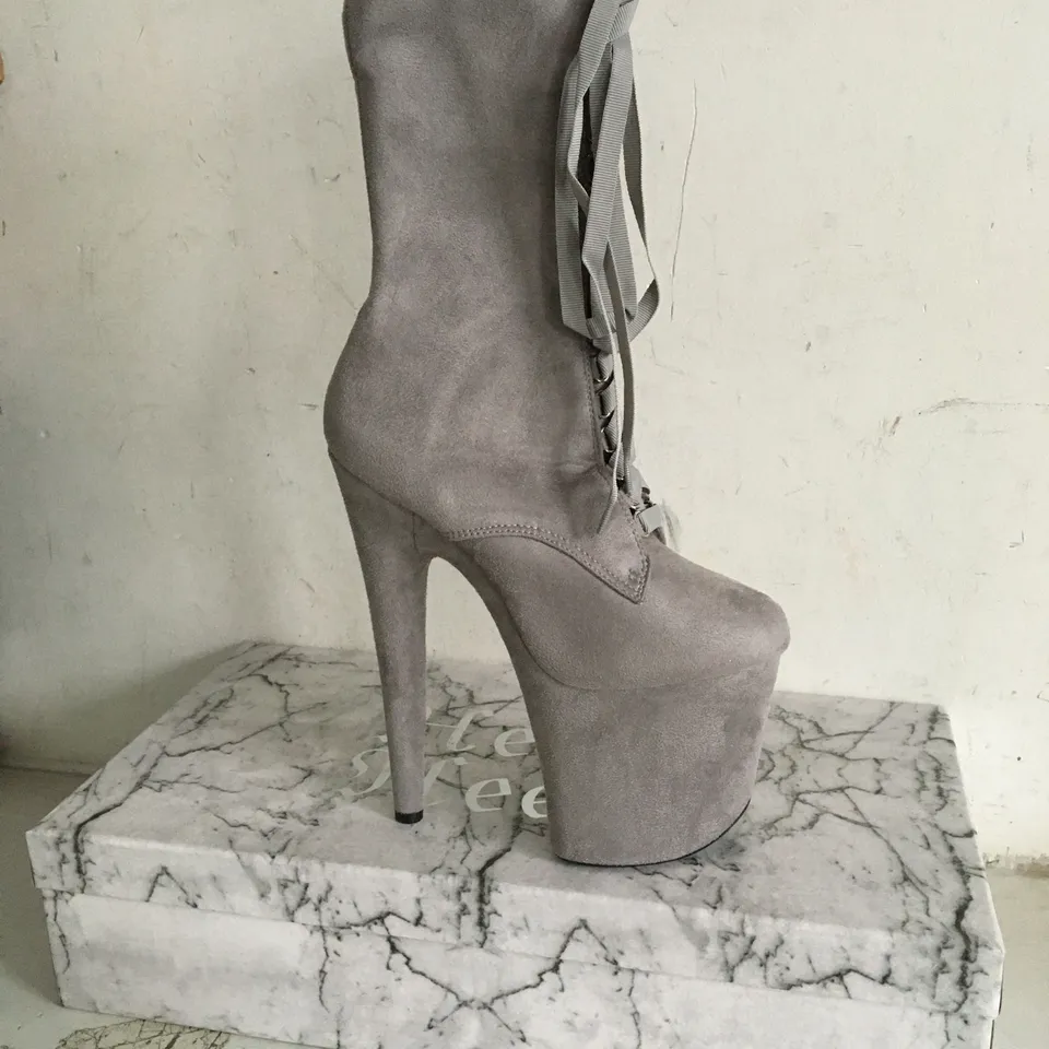 BOXED PAIR OF HELLA HEELS LIGHT GREY HIGH BABYDOLL BOOTS 