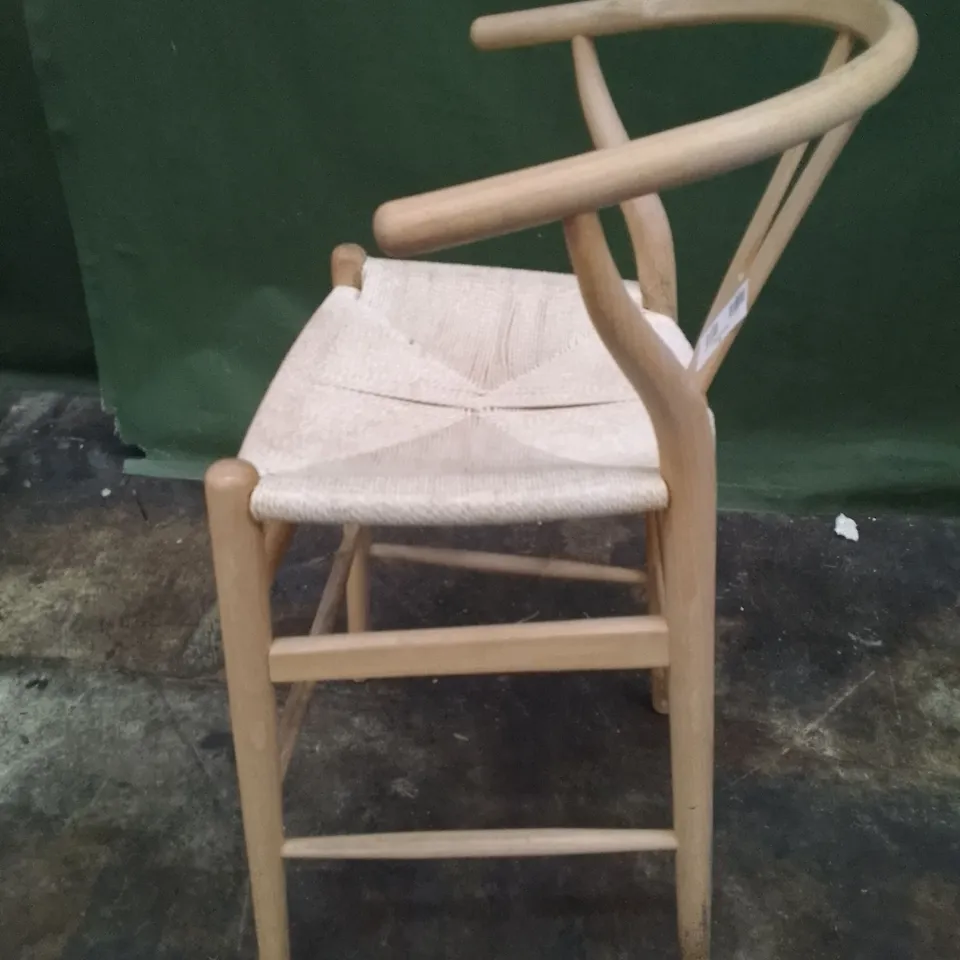 WOODEN BARSTOOL 