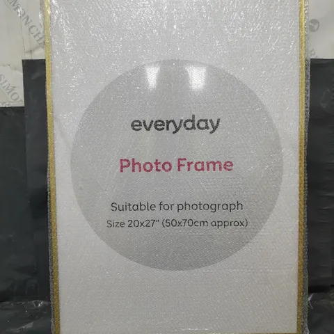 BOXED EVERYDAY PHOTO FRAME IN GOLD 