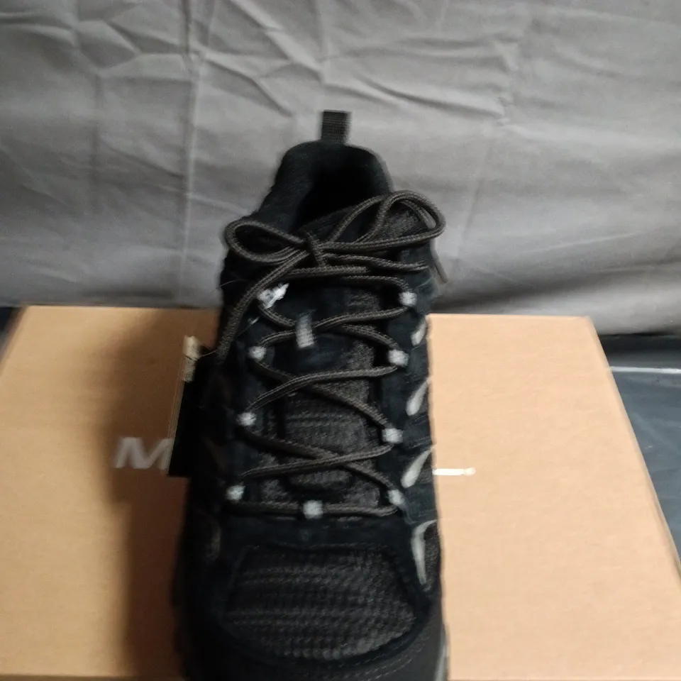 BOXED PAIR OF MERRELL MOAB 3 GTX HIKING SHOES – UK 10