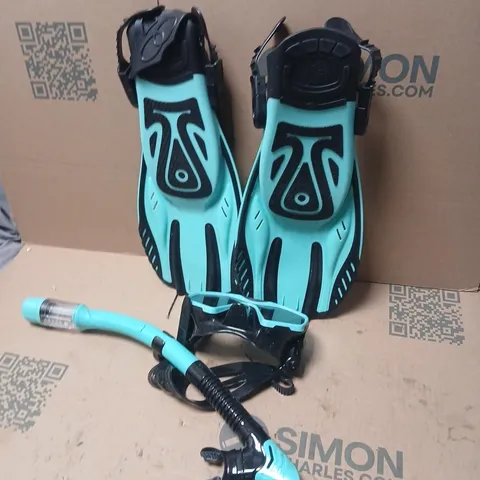TURQUOISE OPEN-HEEL DIVING FINS WITH SNORKEL SET