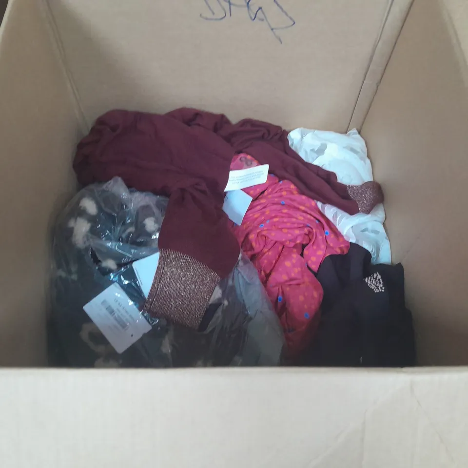 LOT OF ASSORTED CLOTHING ITEMS TO INCLUDE HOBBS, SKECHERS AND PHASE EIGHT