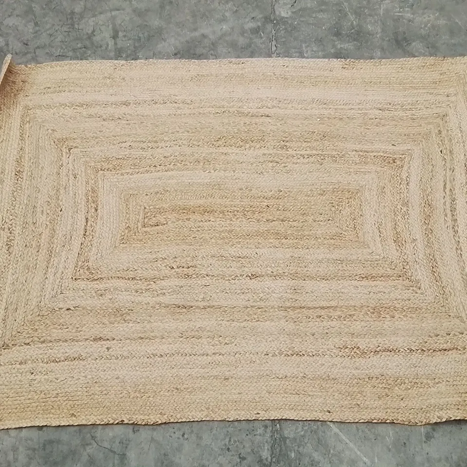 QUALITY DESIGNER AREA RUG - APPROXIMATELY 170CM X 120CM - NATURAL 