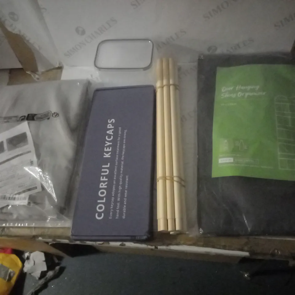 GROUP OF APPROX 5 ASSORTED ITEMS TO INCLUDE SHOE ORGANISER, KEYCAPS, TUPPERWARE BOX ETC