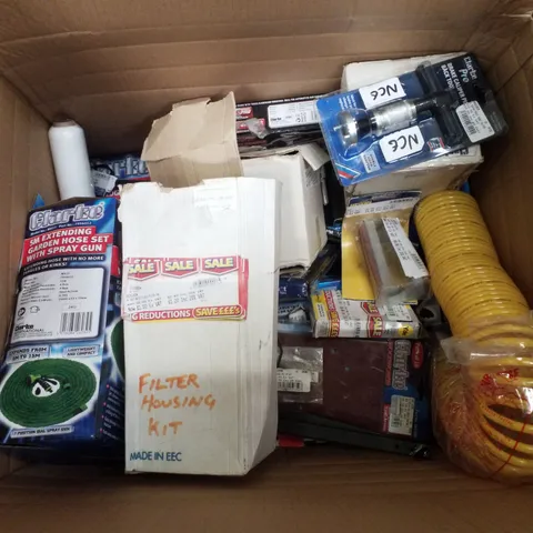 BOX CONTAINING MIXED PRODUCTS INCLUDING 5M EXTENDING GARDEN HOSE SET WITH SPRAY GUN, 1/4" AIR DIE GRINDER, 60 GRIT SANDING SHEETS & BRAKE CALIPER PISTON WIND BACK TOOL