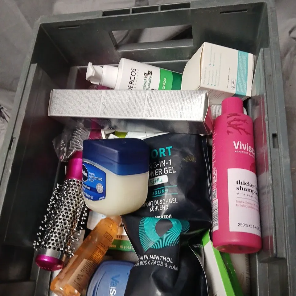 APPROXIMATELY 25 ITEMS INCLUDING ASSORTED HEALTH & BEAUTY PRODUCTS – VIVISCAL THICKENING SHAMPOO, VASELINE JELLY & SPORT 3‑IN‑1 SHOWER GEL (REFILL) VASELINE VIVISCAL AND DERCOS BEAUTY PRODUCTS .