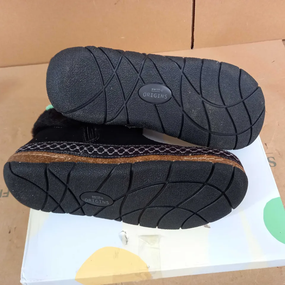EARTH ORIGINS EMMALYN BLACK BOOTIES - SIZE 7
