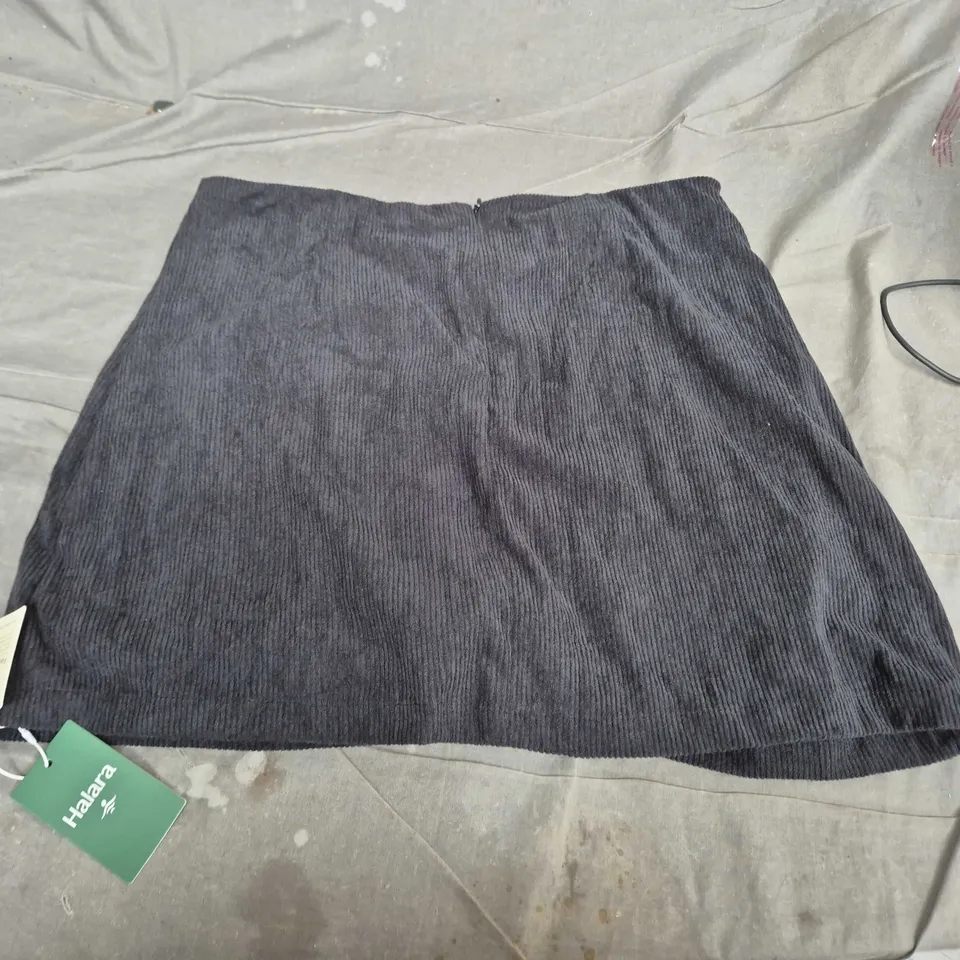 HALARA AURACORD CORDUROY SKIRT – BLACK, SIZE XL(REGULAR)