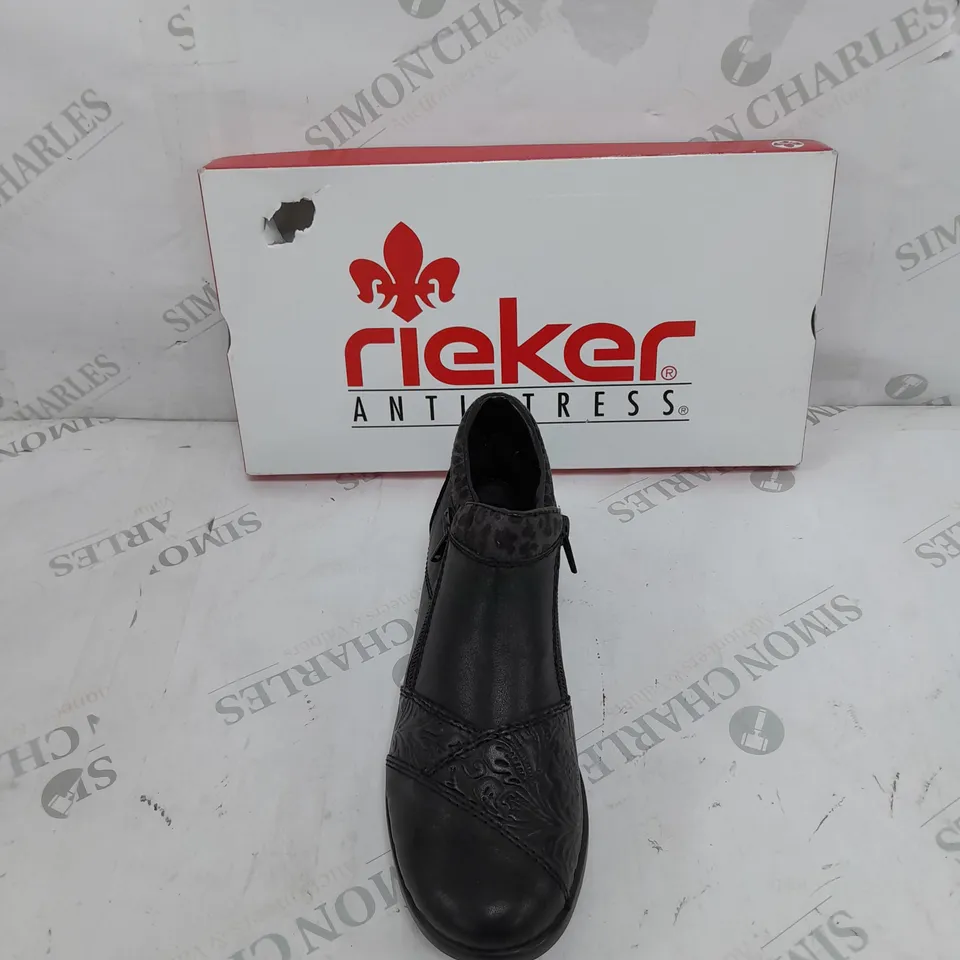 BOXED PAIR OF RIEKER LEATHER DOUBLE ZIP WATER RESISTANT BOOTS IN BLACK SIZE 4 