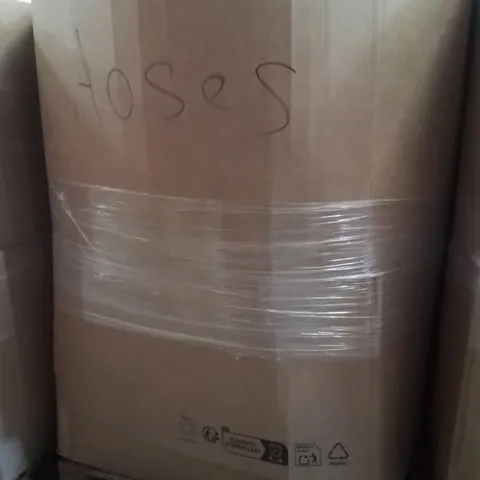 PALLET CONTAINING A LARGE QUANTITY OF HOSES