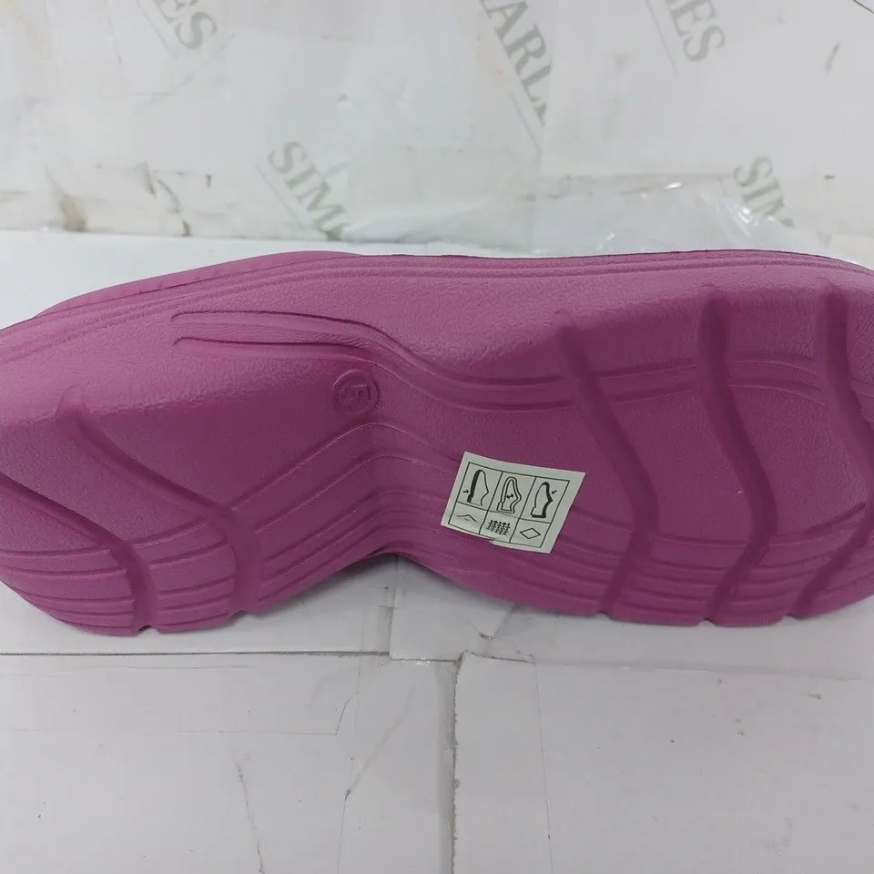 PAIR OF TOWN & COUNTRY ORIGINAL CLOGGIES IN PURPLE - SIZE 5 