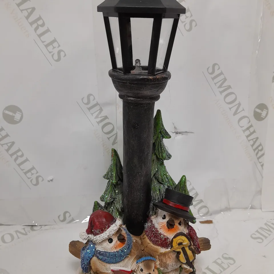 FESTIVE PRE-LIT DECORATIVE ROBIN SCENES