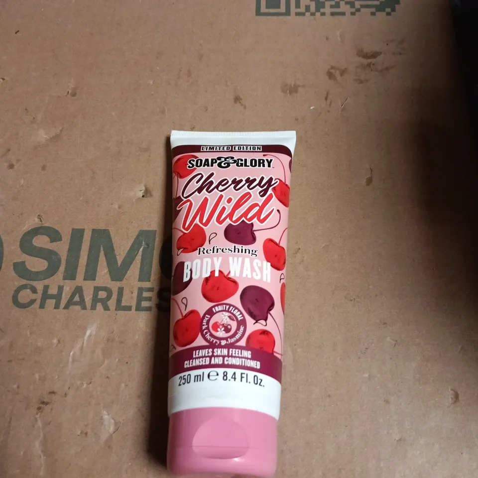 APPROXIMATELY 20 ASSORTED COSMETIC ITEMS INCLUDING HAWAIIAN BLACK SALT PEEL PADS , ORIGINAL SOURCE SHOWER GEL SOAP & GLORY BODY WASH 