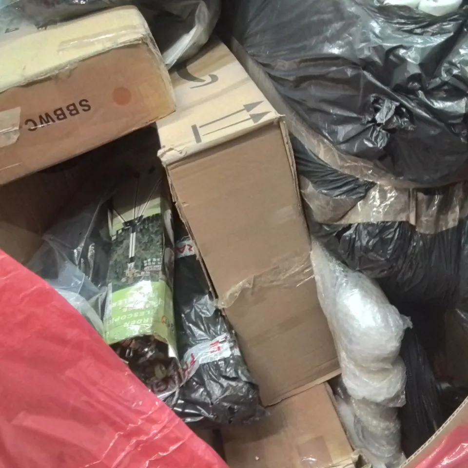 PALLET CONTAINING VARIOUS ASSORTED BOXED HOUSEHOLD ITEMS TO INCLUDE: CARRY CASES, KIDS TRAMPOLINE, AREA RUG, TRIPOD SPRINKLER AND LOTS MORE UNMARKED BOXED ITEMS