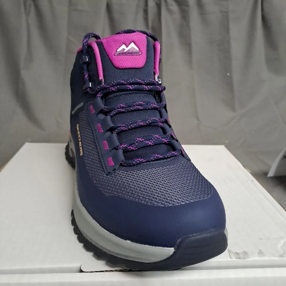 SKETCHERS NAVY BLUE & PINK DISCOVER BOOTS SIZE 5