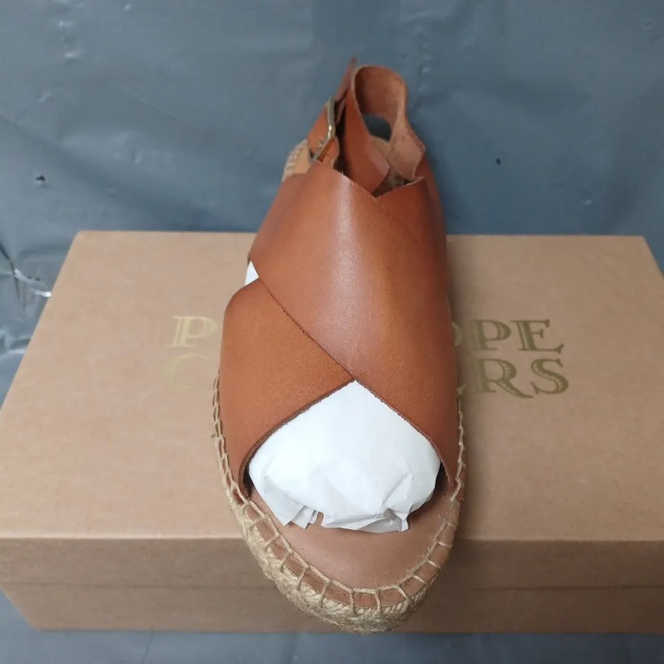 BOXED PAIR OF PENELOPE CHILVERS YERMO LEATHER ESPADRILLE OPEN TOE IN TAN - SIZE 42