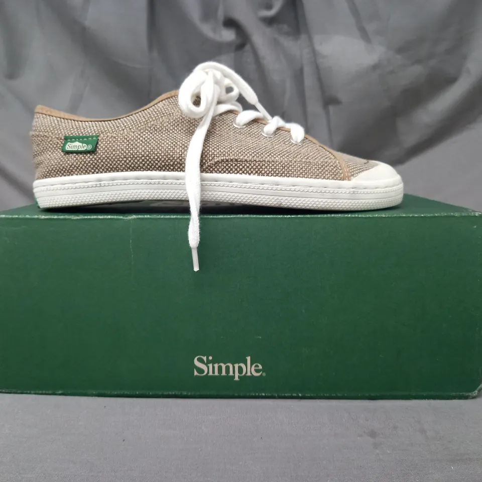 BOXED PAIR OF SIMPLE SATIRE CANVAS SNEAKERS IN BEIGE SIZE 4