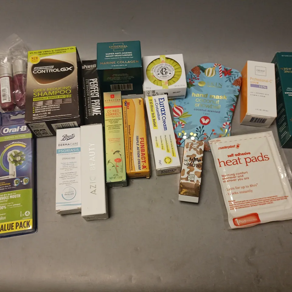 BOX OF APPROXIMATELY 20 COSMETIC ITEMS TO INCLUDE - ORAL B HEADS, VITAMIN C SERUM, AND COLLAGEN MOISTURISER ETC. 