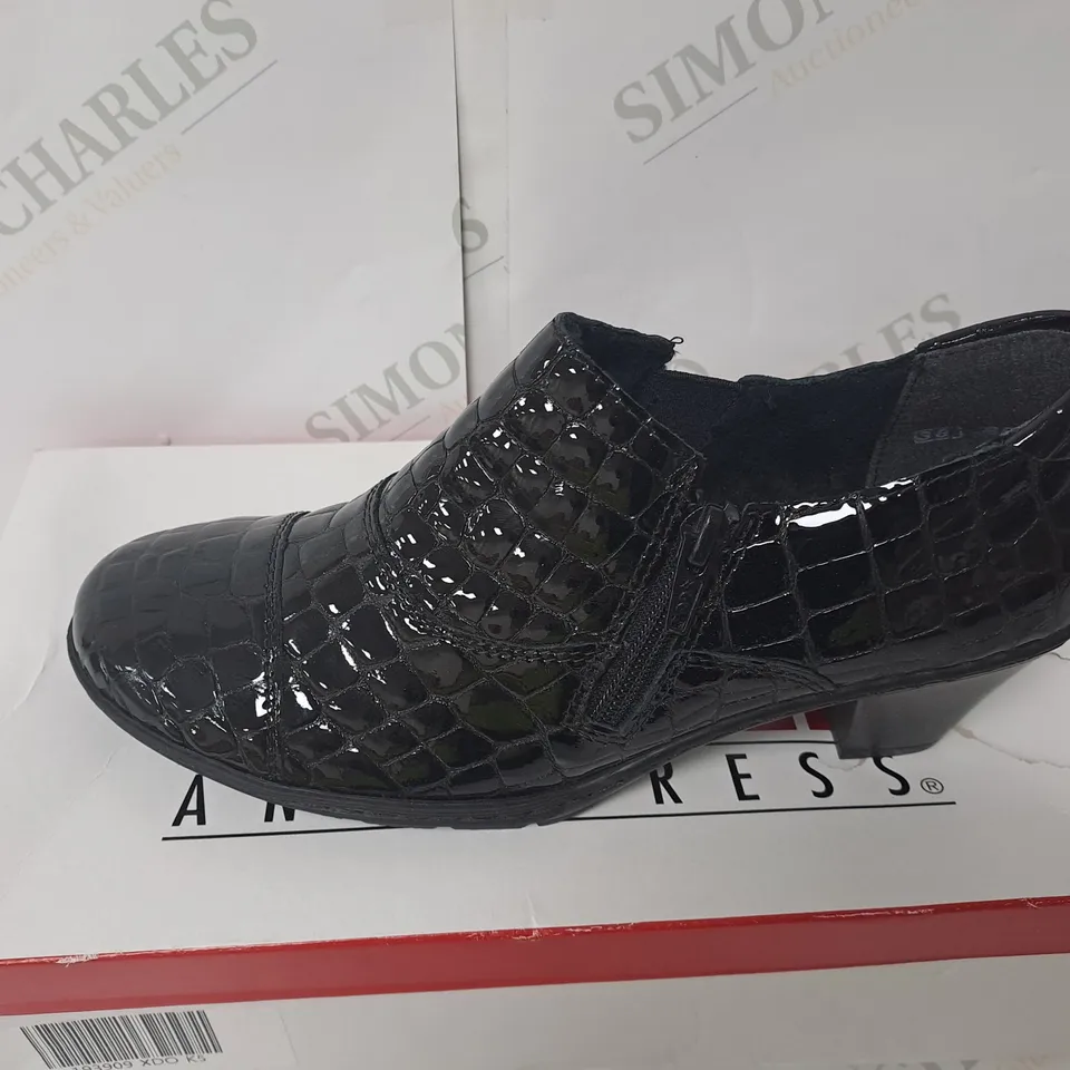RIEKER BOXED CROCODILE SHORT HEEL BLACK SHOE SIZR 5