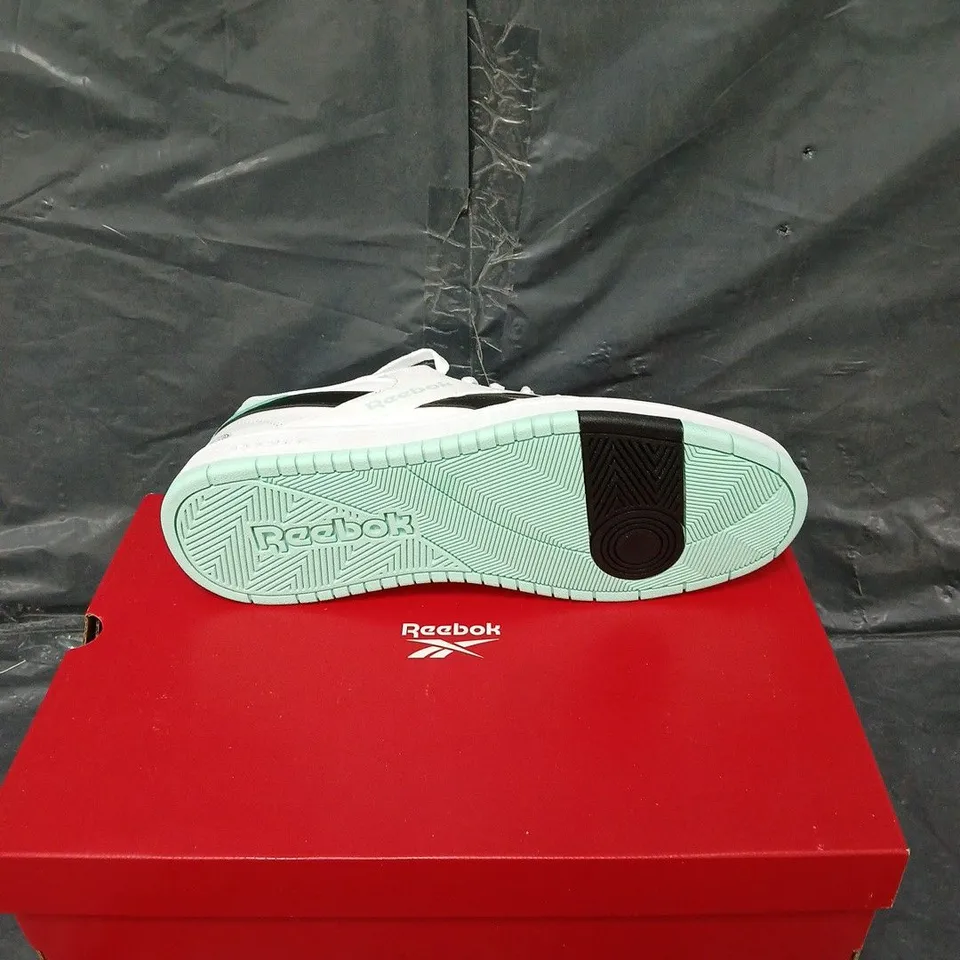 BOXED PAIR OF REEBOK UNISEX BASKETBALL BB 1000 UK 9.5 
