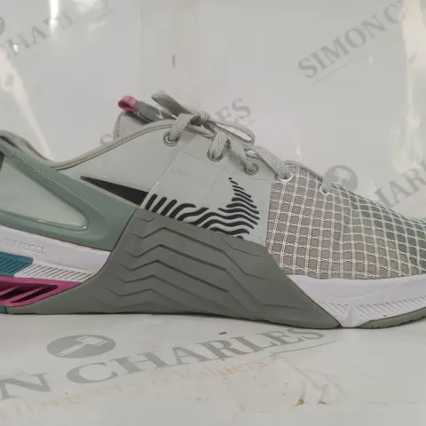 PAIR OF NIKE REACT METCON TRAINERS IN GREY/MULTI UK SIZE 8