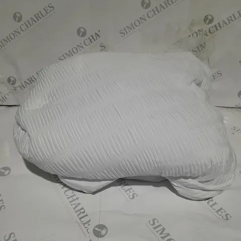 SUPERSOFT BY COZEE HOME TEXTURED DUVET SET IN WHITE - SUPER KING