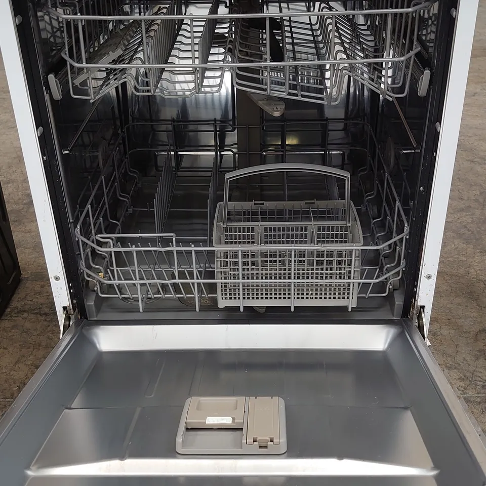 COMFEE' SLIMLINE FREESTANDING DISHWASHER FD934B-W - WHITE COLLECTION ONLY 