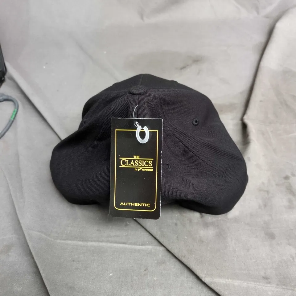 THE CLASSICS SNAPBACK CAP – BLACK WITH GREEN UNDER-VISOR, I HEART F1