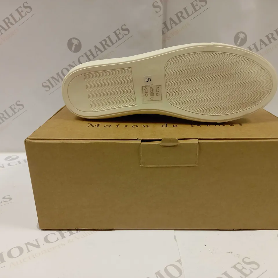 BOXED PAIR OF MAISON DE NIMES LEATHER ZIP SIDE TRAINERS IN BLACK - SIZE 5