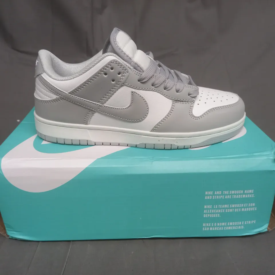 BOXED PAIR OF NIKE DUNKS LOW IN GREY SIZE UK 6