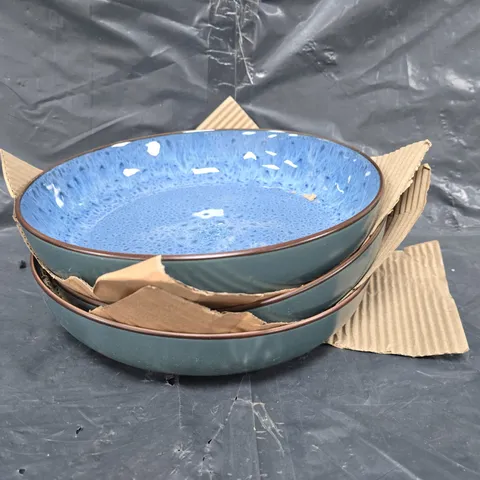 3 GLAZED SERVING BOWLS IN BLUE 